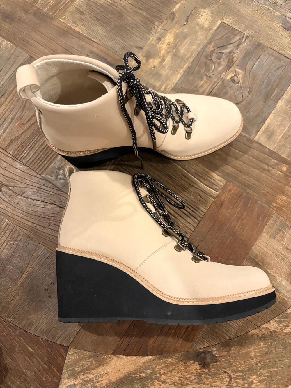 TOMS Melrose Beige Cream Waterproof Lace Up Wedge Ankle Boots Size 9